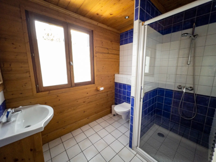 The ensuite in the 2nd bedroom in the chalet used on our Courchevel Ski Instructor Courses