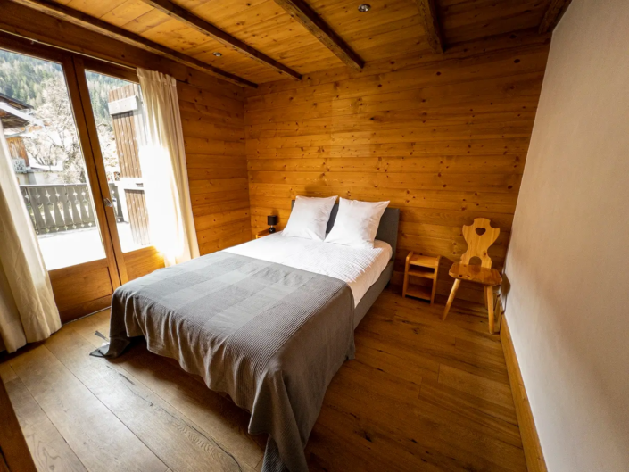 The 3rd Bedroom in the chalet used on our Courchevel Ski Instructor courses. This room can be set up as a twin or a double